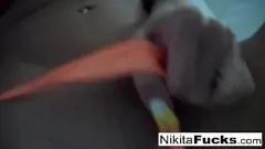 Nikita Von James Solo-Fischnetz-Fantasie: Muschi, Brüste und große Titten entblößt