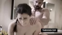 فالنتينا نابي: سمراء الساخنة خادمة تحصل على متشددين في إباحية المحرمات
