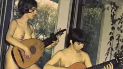 Jouer Trio retrò peloso nell'ombra di Londra degli anni '60