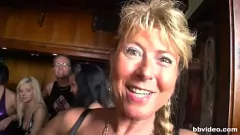 تشغيل خاص Ficktreffs في Mutti 2: جبهة مورو الألمانية في طقوس العربدة البرية مع بالإصبع والاستمناء