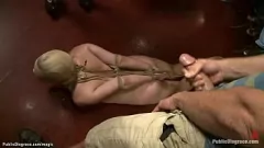 Reproducir Dominación lezdom: lesbianas rubias atadas en humillación pública y esclavitud anal con la princesa Donna y Alice Frost