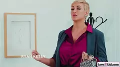 تشغيل مفلس جبهة تحرير مورو الإسلامية ريان كيلي يهيمن صغيرتي ربيبة في مكثفة مثلية كس لعق و بالإصبع المشهد