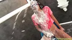 Afspelen De juffrouw kreeg een klap voor een ijsje maar kreeg een grote dildo met extreme cumstroke