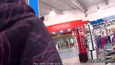 Afspelen Aangename tsjechoslowaakse nymfomane werd uitgenodigd in het winkelcentrum en prikte in pov