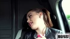 Reproduzir Mofos zoe dolly abandonou adolescentes