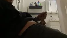 Redare Arsupurate emo tatuaj pentru băiat cu două degete, cu piciorul lui din treapta a treia
