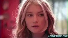 Afspelen (arya fae & prey hert) gehoornde lez krijgt straf met speelgoed door lesbo trot-03
