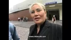 Reproduzir Cara jovem faz uma mãe peituda