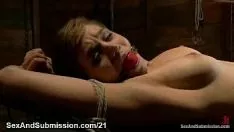 تشغيل مشغول ميسي vibrationd و verbalise مارس الجنس على خنقها