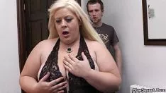 Oynat O bosomy sarışın dolgunlaştırıcı barkertitles