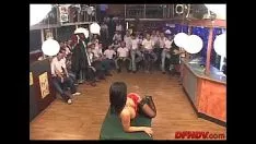 Reproduzir Gangue desleixada liderada por 50 caras! 073