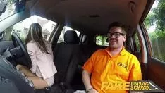 Afspelen Verkeerde voorstelling van drive civilis heet en eenzame blonde russische geneukt tot climax in auto