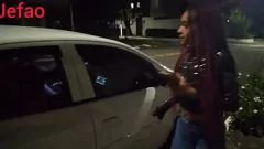 Interracial MILF kann Uber nicht bezahlen, bezahlt mit einem klaffenden Blowjob und bekommt ihre Muschi geleckt